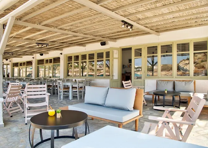 Kamelo فندق Vári